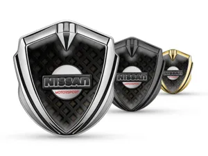 Nissan Metallico Emblema Badge Durevole Tocco Premium